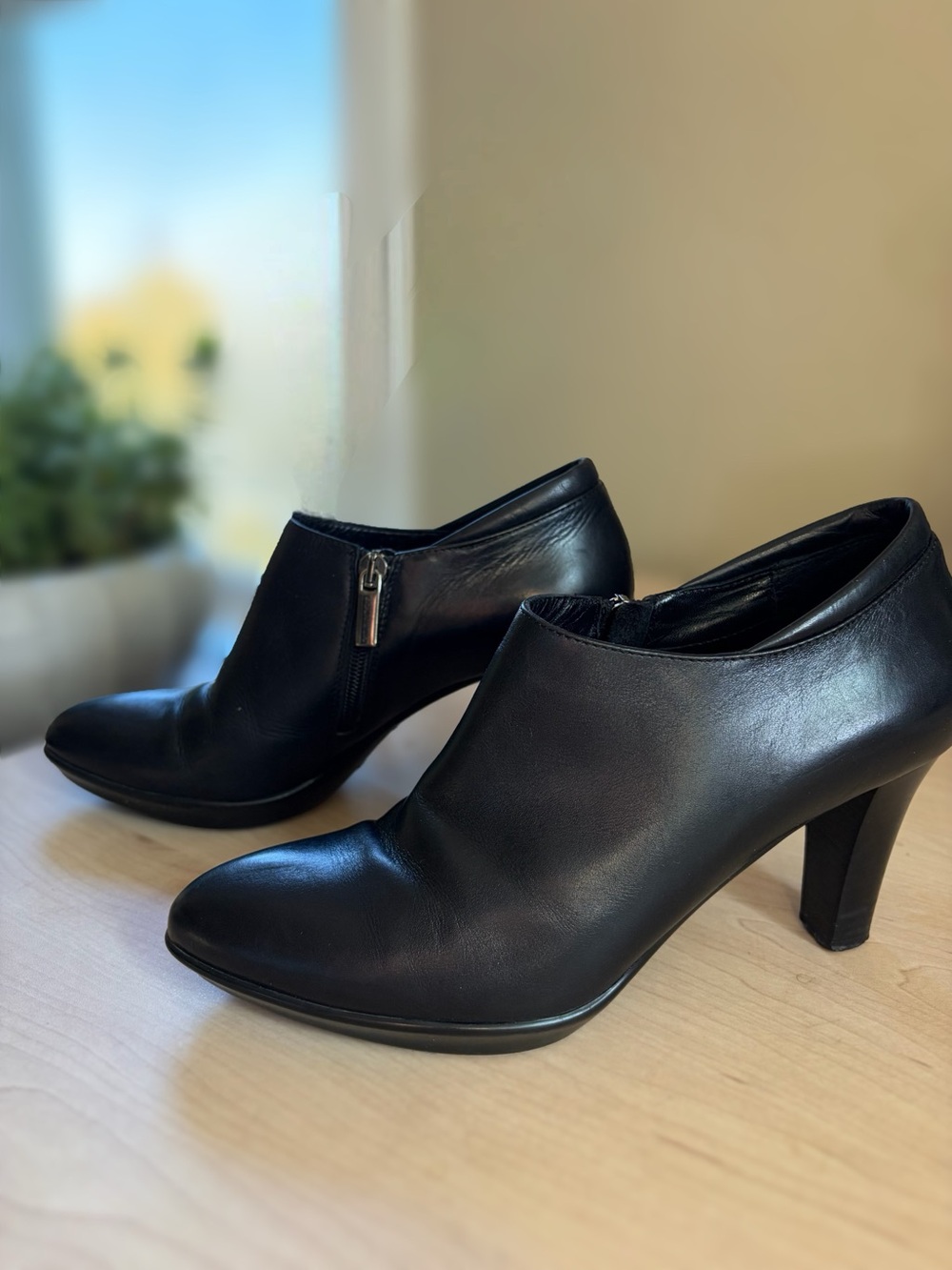 Aquatalia heeled ankle booties